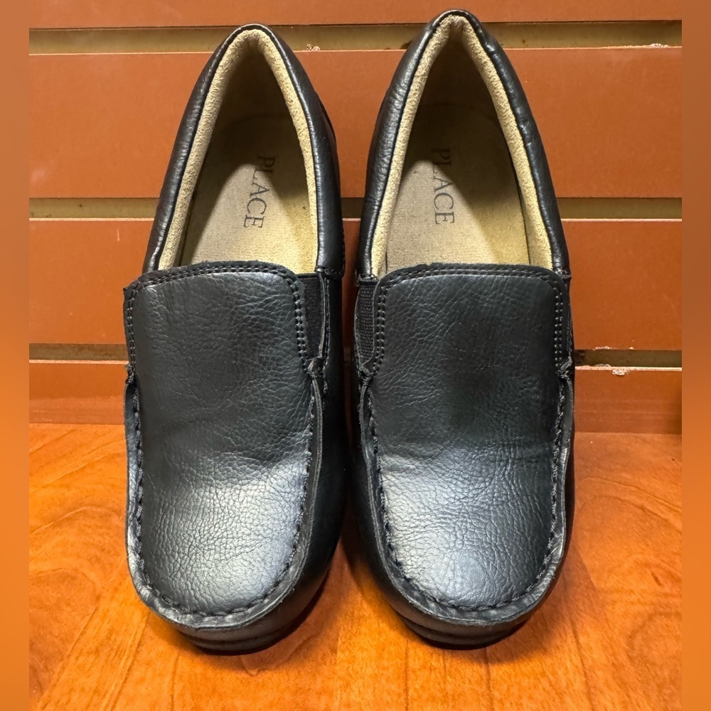 Place Men's Classic Black Leather Loafers